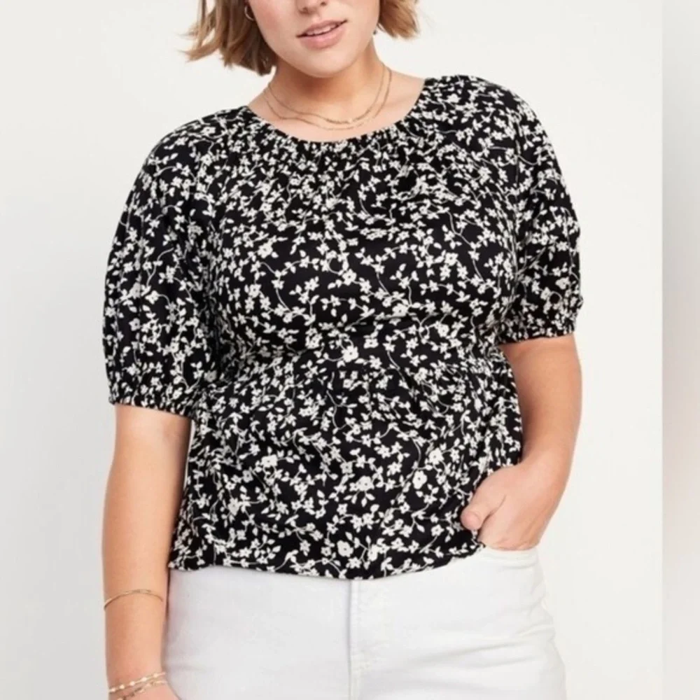 Old Navy sz L black & white floral cut out short puff sleeve pleated peplum top